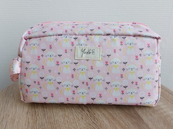 The toilet bag - Cats